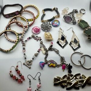 Small Bag Of Mixed Lots Of Costume, Jewelry, Wearable, Beads, Ear Rings